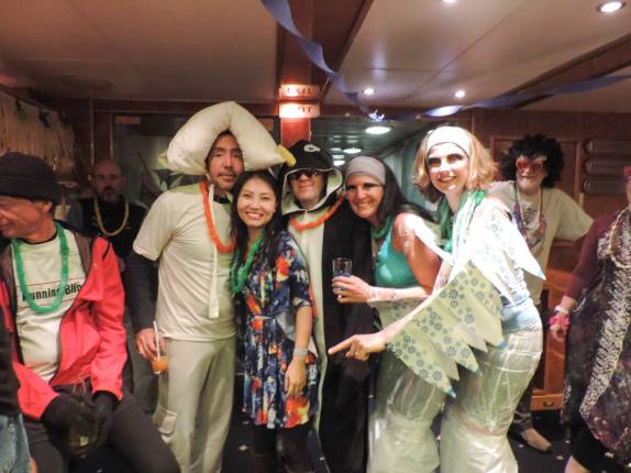 Festa da fantasia a bordo do Sea Spirit, a caminho da Antártida